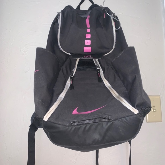 Nike Handbags - Nike Elite Backpack